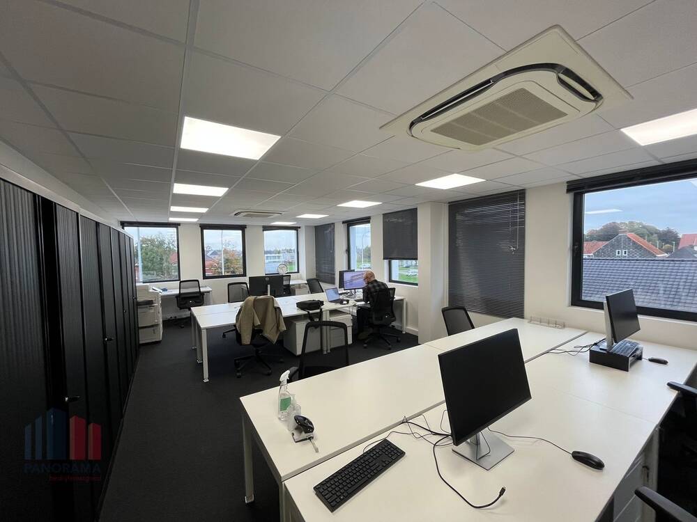 Handelszaak te huur in Lochristi 9080 5000.00€ slaapkamers 140.00m² - Zoekertje 504361