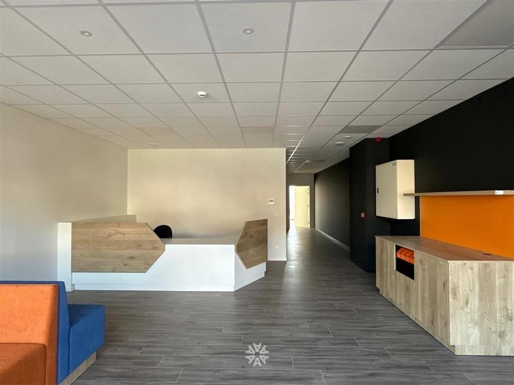 Handelszaak te huur in Lochristi 9080 2495.00€ slaapkamers m² - Zoekertje 503196
