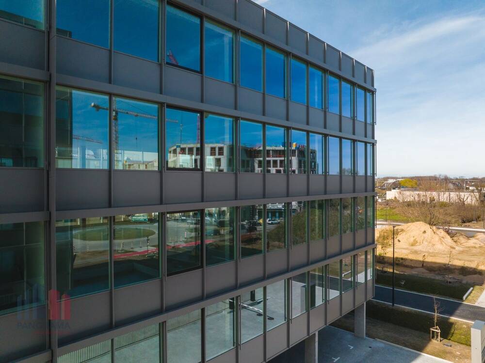 Handelszaak te huur in Sint-Denijs-Westrem 9051 25000.00€ slaapkamers 2000.00m² - Zoekertje 502205