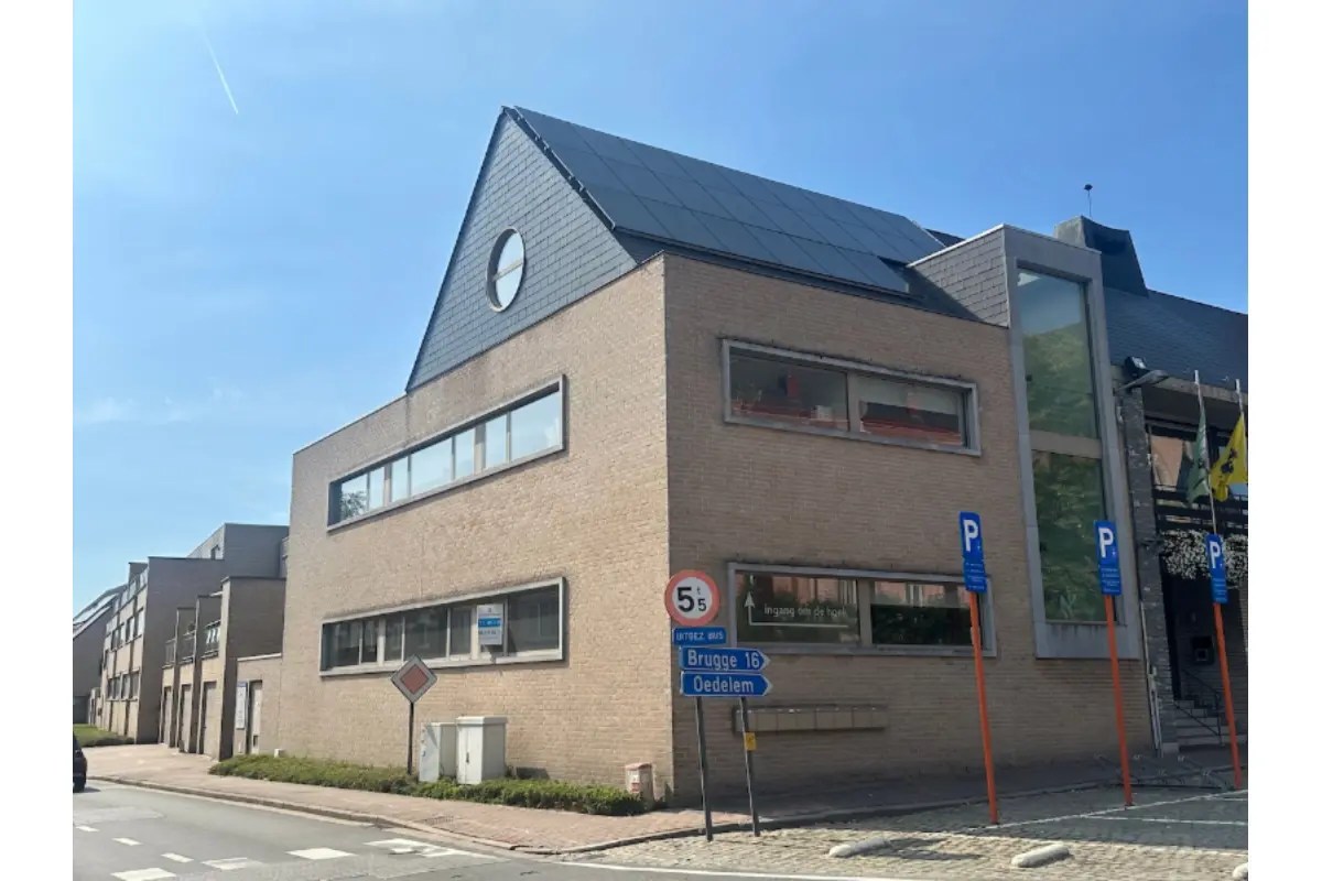 Handelszaak te  huur in Knesselare 9910 595.00€  slaapkamers 55.00m² - Zoekertje 499692