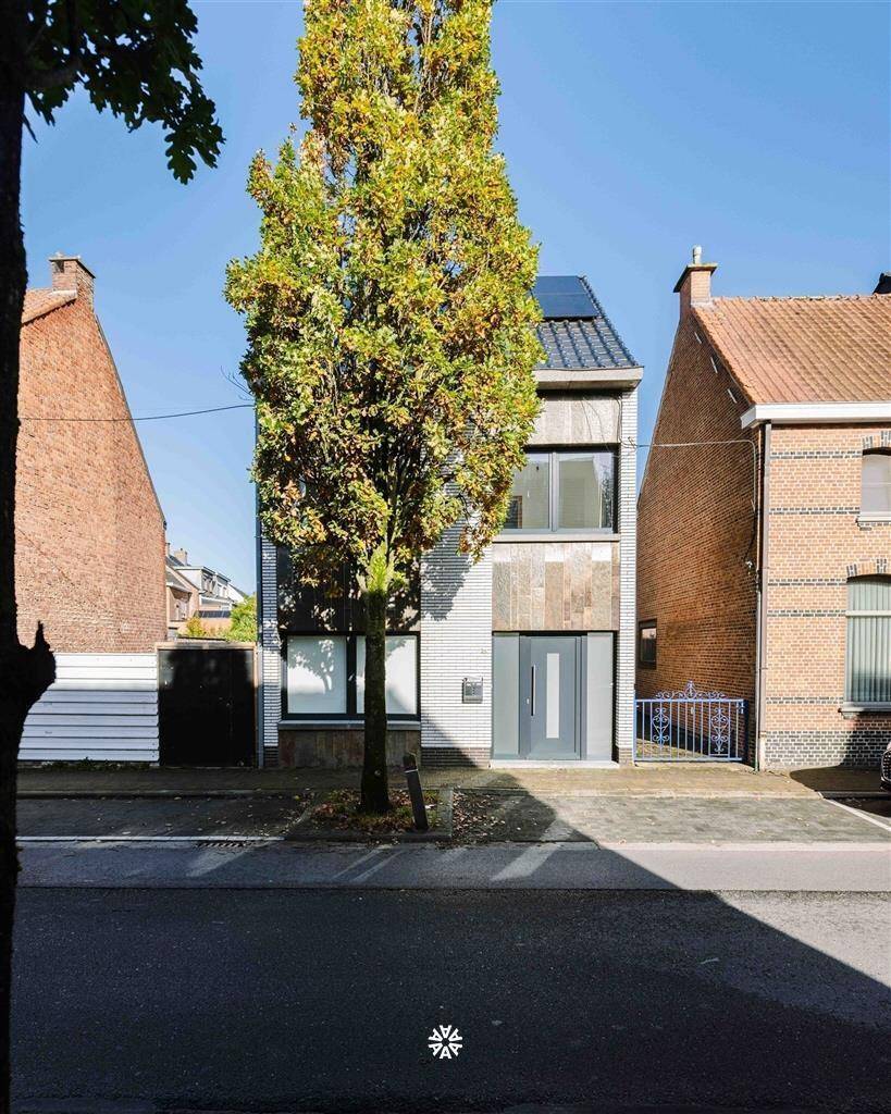 Huis te koop in Sint-Niklaas 9100 330000.00€ 5 slaapkamers 201.00m² - Zoekertje 500219