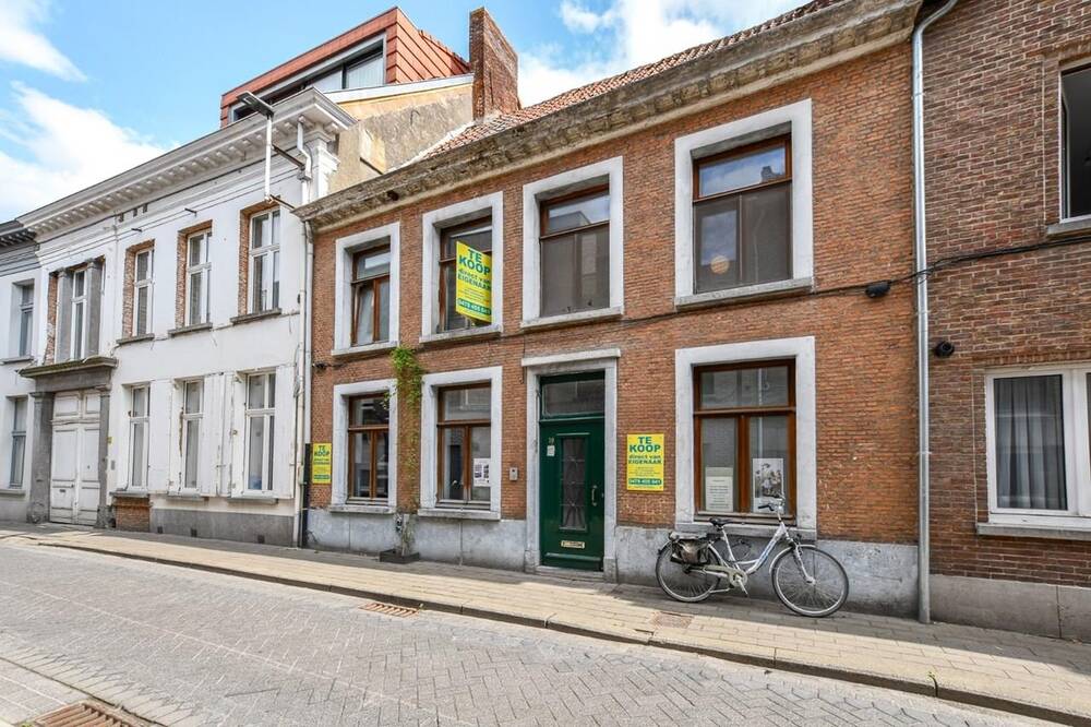 Huis te koop in Sint-Niklaas 9100 575000.00€ 4 slaapkamers 360.00m² - Zoekertje 498592