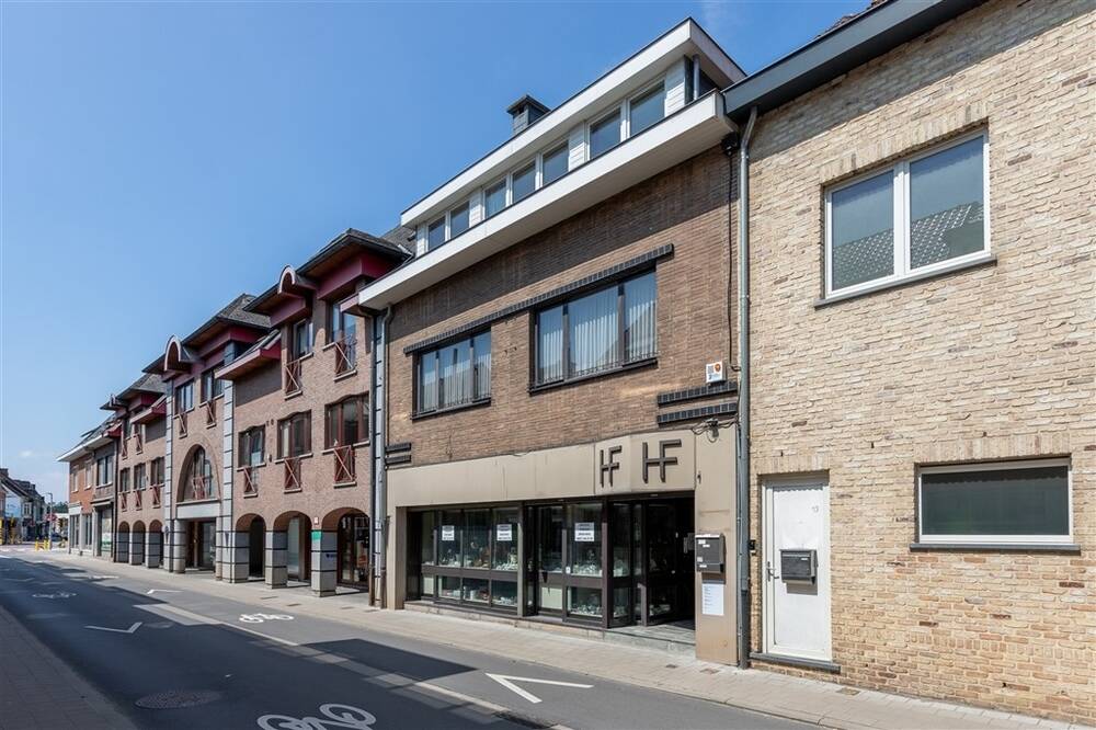 Huis te  koop in Melle 9090 399000.00€ 5 slaapkamers 320.00m² - Zoekertje 497092