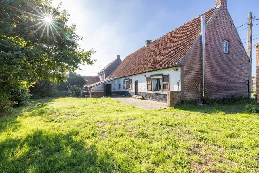 Boerderij te koop in Aalter 9880 300000.00€ 2 slaapkamers m² - Zoekertje 508971
