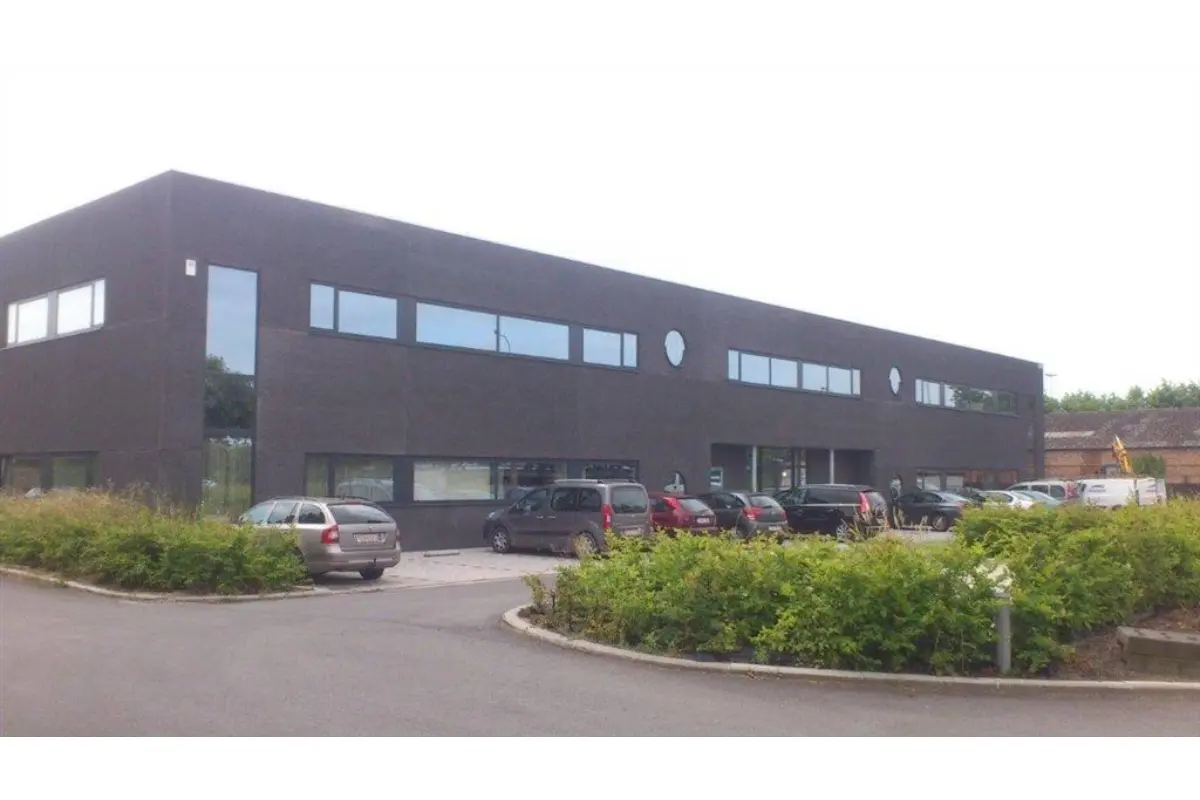 Handelszaak te  huur in Aalter 9880 2200.00€  slaapkamers m² - Zoekertje 509867