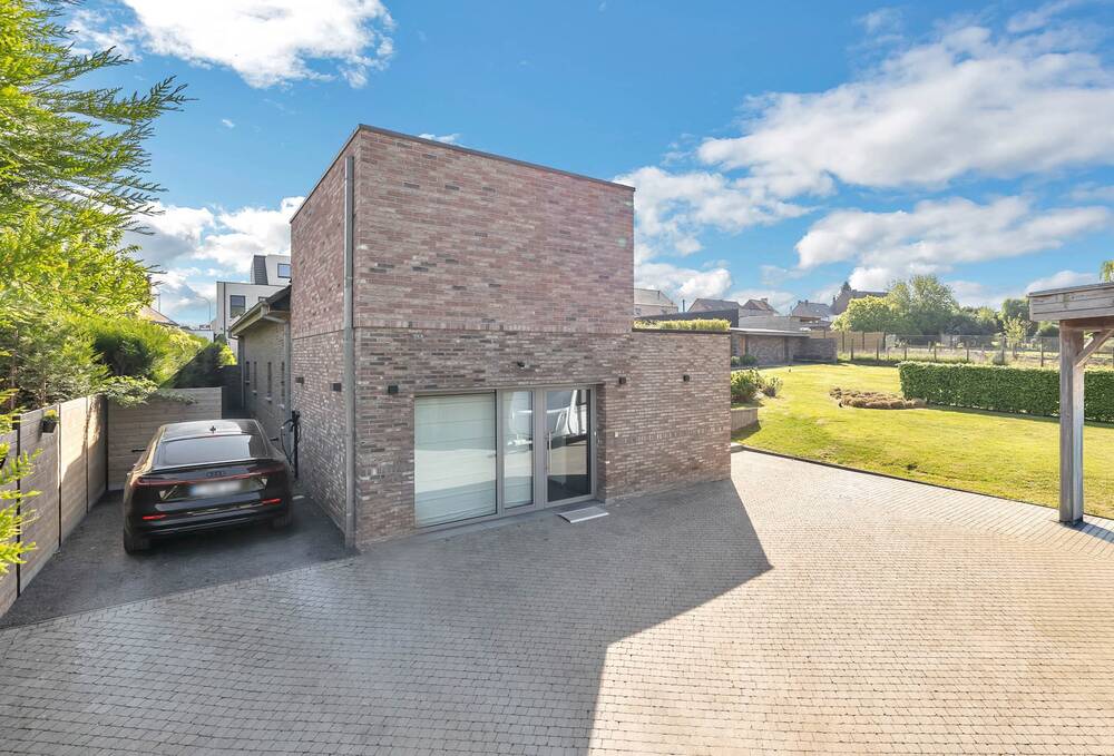 Huis te  koop in Meerbeke 9402 699000.00€ 6 slaapkamers 333.00m² - Zoekertje 510866