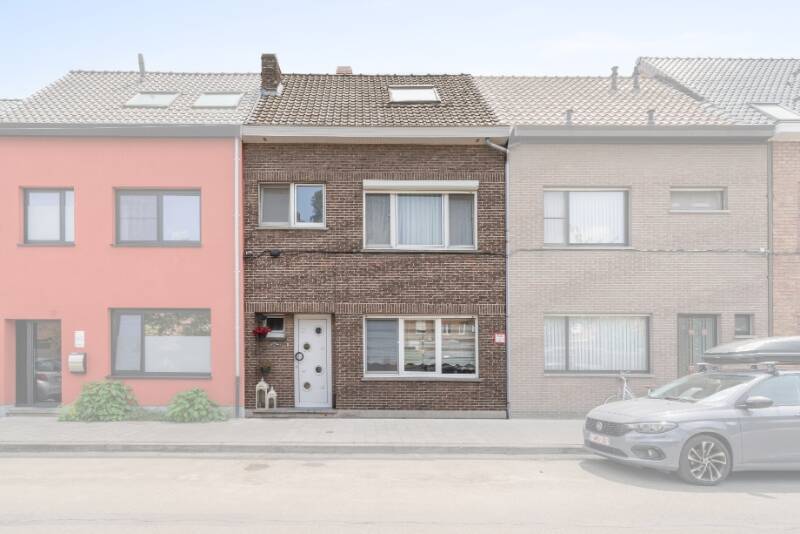 Huis te koop in Sint-Amandsberg 9040 415000.00€ 3 slaapkamers m² - Zoekertje 511319