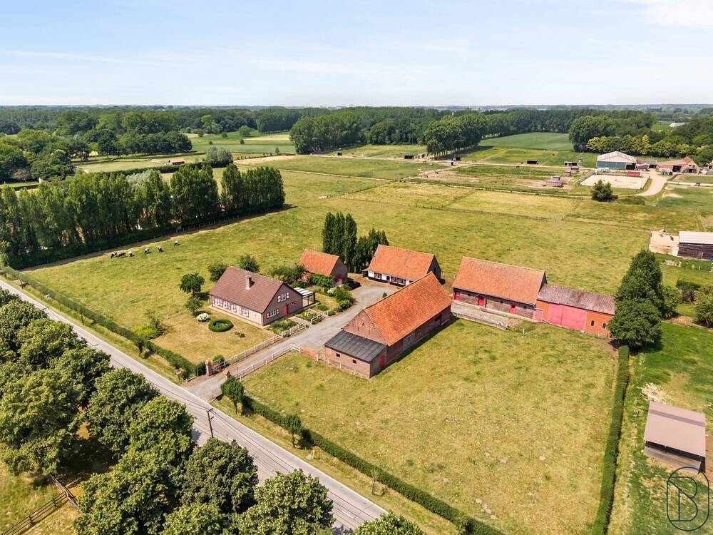 Bungalow te  koop in Hansbeke 9850 995000.00€ 3 slaapkamers 1000.00m² - Zoekertje 512474