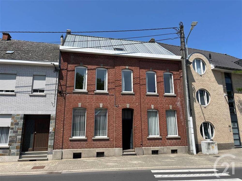 Herenhuis te  koop in Haaltert 9450 245000.00€ 6 slaapkamers 332.00m² - Zoekertje 513630