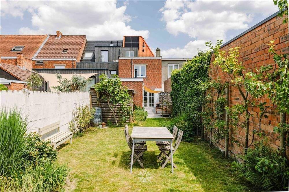 Huis te koop in Sint-Amandsberg 9040 445000.00€ 3 slaapkamers 176.00m² - Zoekertje 513126