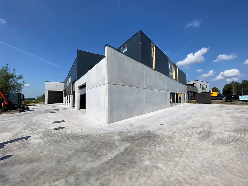 Handelszaak te  huur in Sleidinge 9940 1750.00€  slaapkamers 534.00m² - Zoekertje 514902