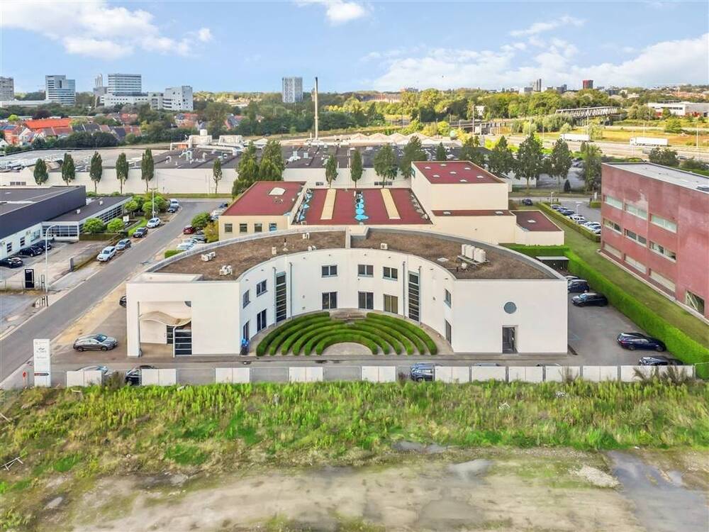 Handelszaak te koop in Zwijnaarde 9052 0.00€ slaapkamers m² - Zoekertje 517697