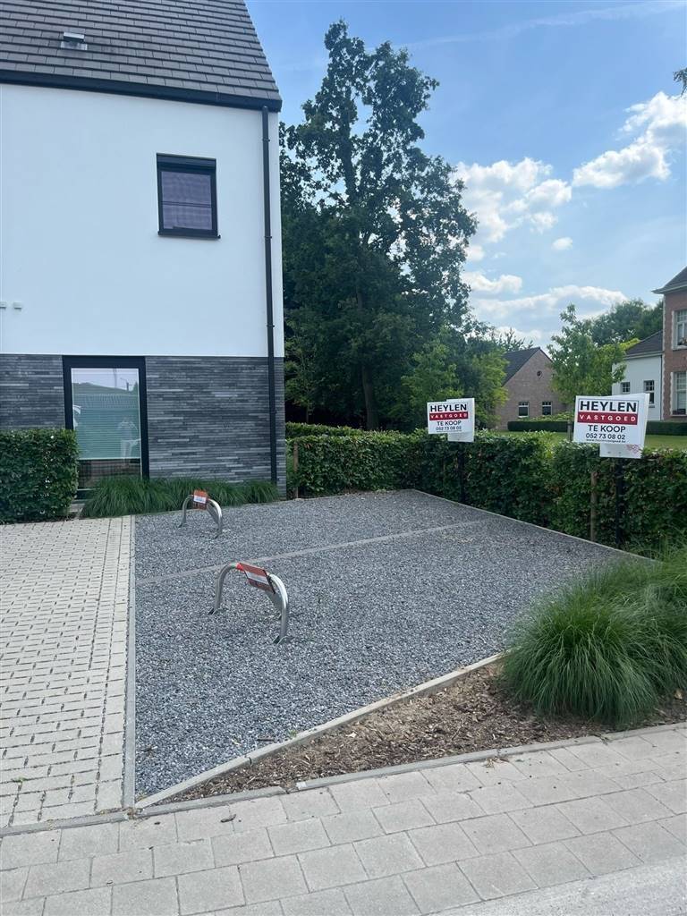 Parking & garage te  koop in Hamme 9220 8500.00€  slaapkamers m² - Zoekertje 516513
