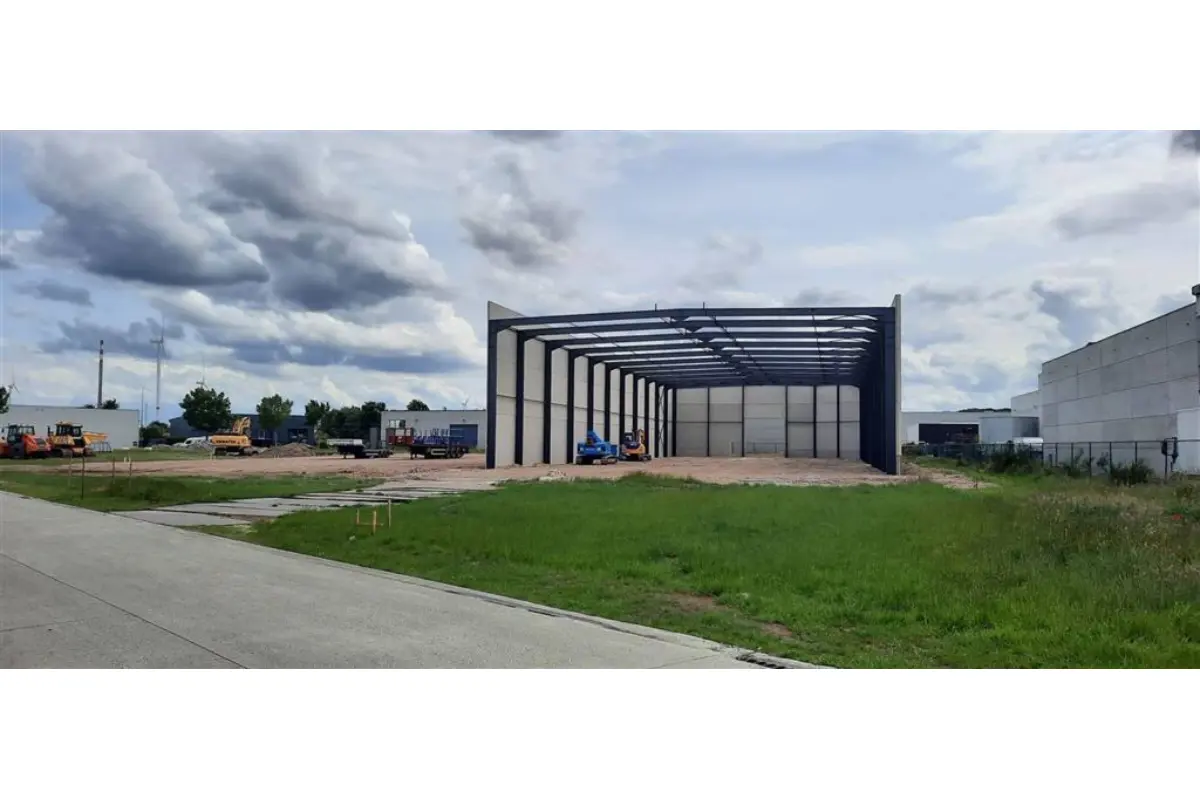 Handelszaak te  huur in Evergem 9940 2200.00€  slaapkamers m² - Zoekertje 515839