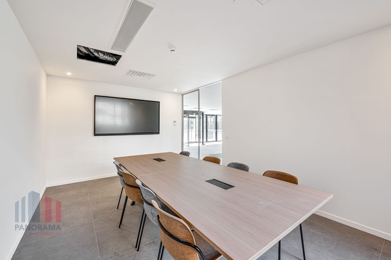 Handelszaak te huur in Merelbeke 9820 5486.00€ slaapkamers 454.00m² - Zoekertje 520559