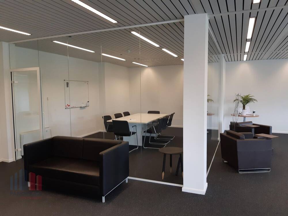 Handelszaak te huur in Aalst 9300 5909.00€ slaapkamers 144.00m² - Zoekertje 520541