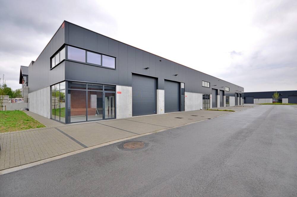 Handelszaak te in Zwevegem 8550 284860.00€ slaapkamers 215.00m² - Zoekertje 522552