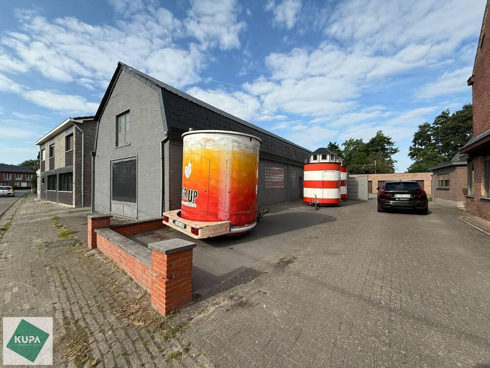 Handelszaak te  huur in Laarne 9270 750.00€  slaapkamers 233.00m² - Zoekertje 522832