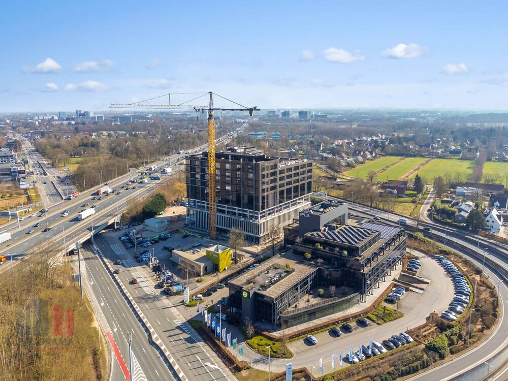 Handelszaak te  huur in Sint-Denijs-Westrem 9051 52920.00€  slaapkamers 3528.00m² - Zoekertje 522299