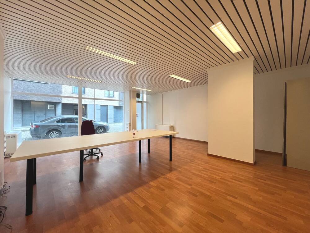 Handelszaak te  huur in Sint-Amandsberg 9040 700.00€  slaapkamers 54.00m² - Zoekertje 522526