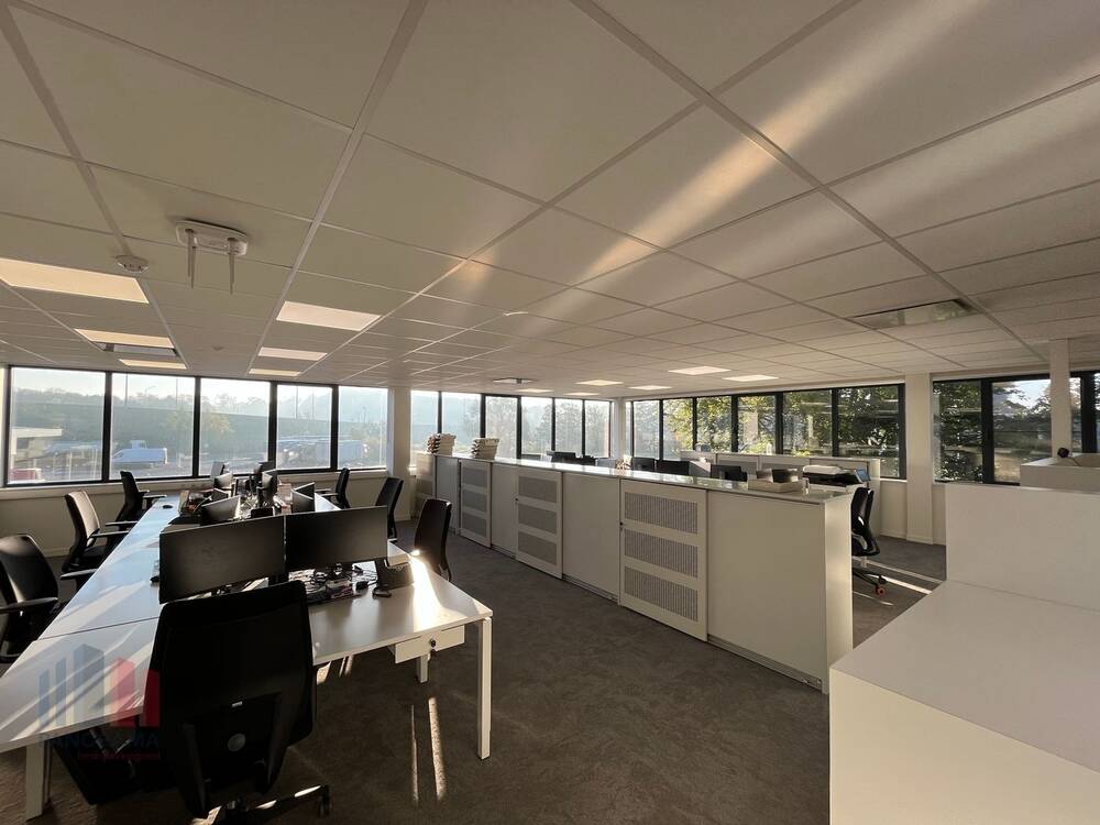 Handelszaak te huur in Merelbeke 9820 3998.00€ slaapkamers 505.00m² - Zoekertje 523141
