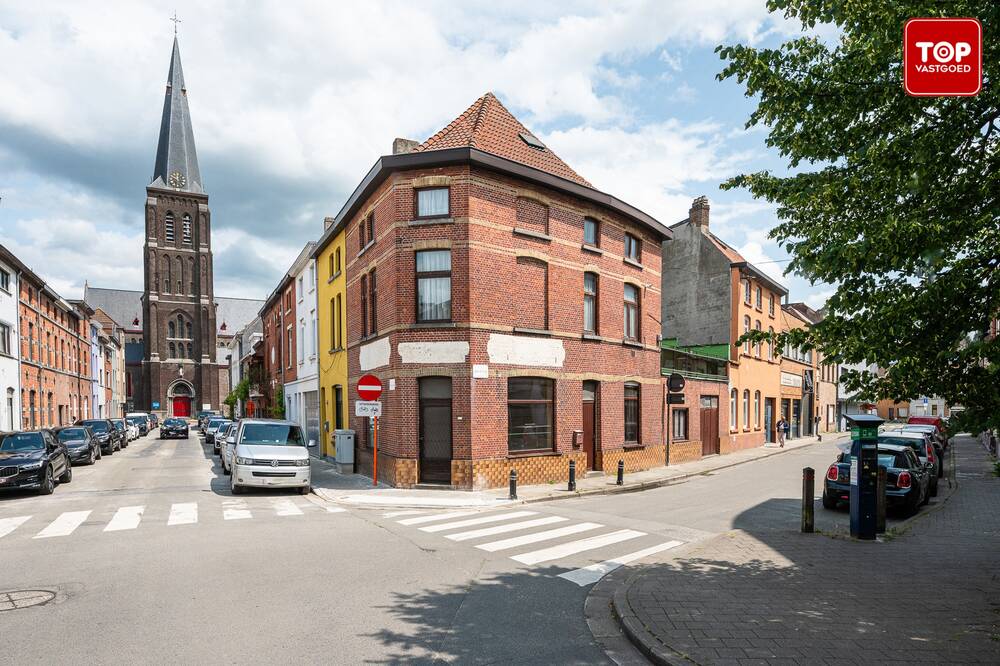 Huis te koop in Sint-Amandsberg 9040 299000.00€ 4 slaapkamers 298.00m² - Zoekertje 523697