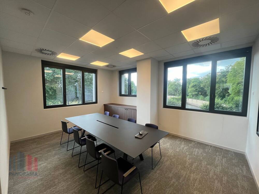 Handelszaak te huur in Zwijnaarde 9052 10682.00€ slaapkamers 986.00m² - Zoekertje 524320