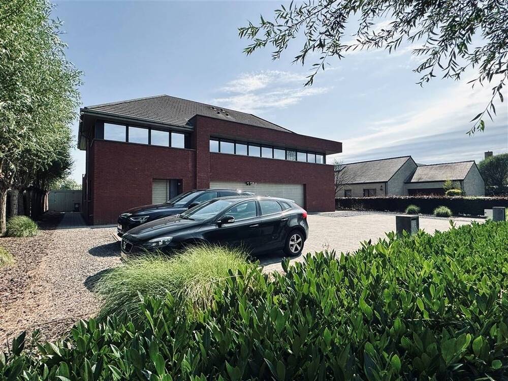 Huis te  huur in Sint-Pauwels 9170 1550.00€ 4 slaapkamers 258.00m² - Zoekertje 526683