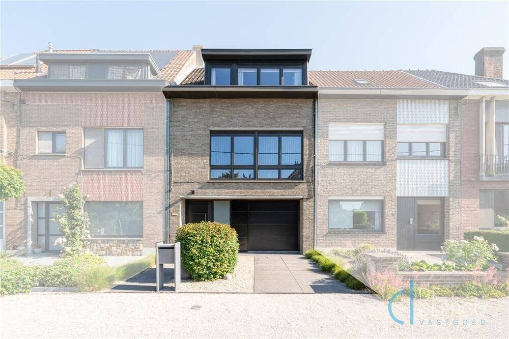 Huis te koop in Sint-Amandsberg 9040 398000.00€ 3 slaapkamers m² - Zoekertje 535799