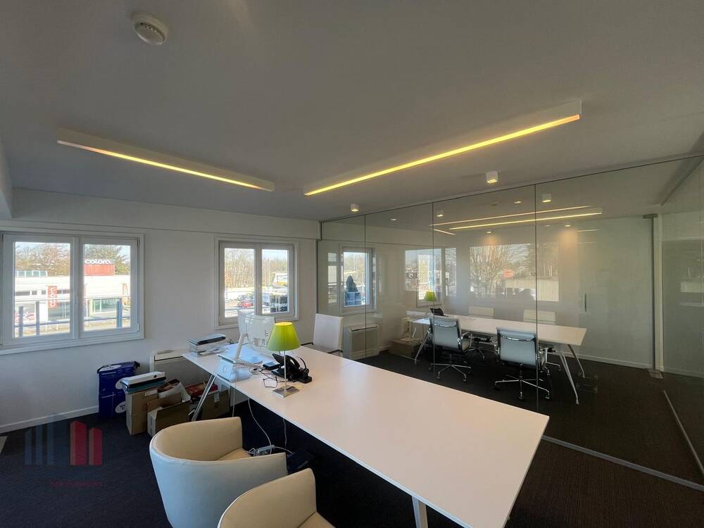 Handelszaak te huur in Sint-Denijs-Westrem 9051 2656.00€ slaapkamers 201.00m² - Zoekertje 537104