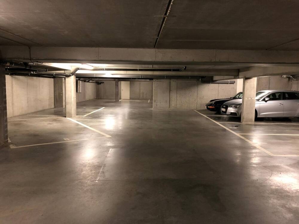 Parking te  huur in Merendree 9850 60.00€  slaapkamers m² - Zoekertje 537423
