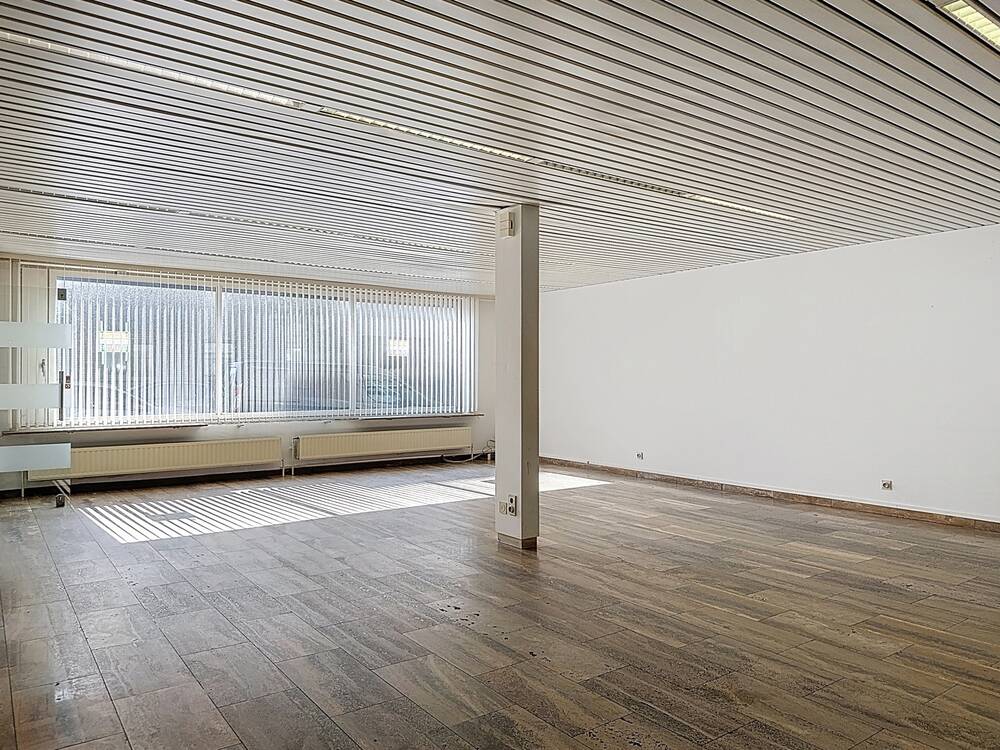 Handelszaak te in Oostakker 9041 1100.00€ slaapkamers 159.00m² - Zoekertje 538181