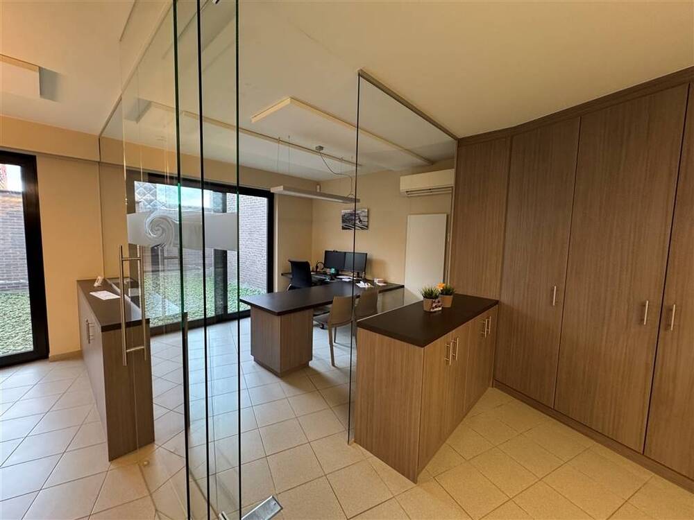 Handelszaak te koop in Sint-Gillis-Waas 9170 1285000.00€ 3 slaapkamers m² - Zoekertje 539408