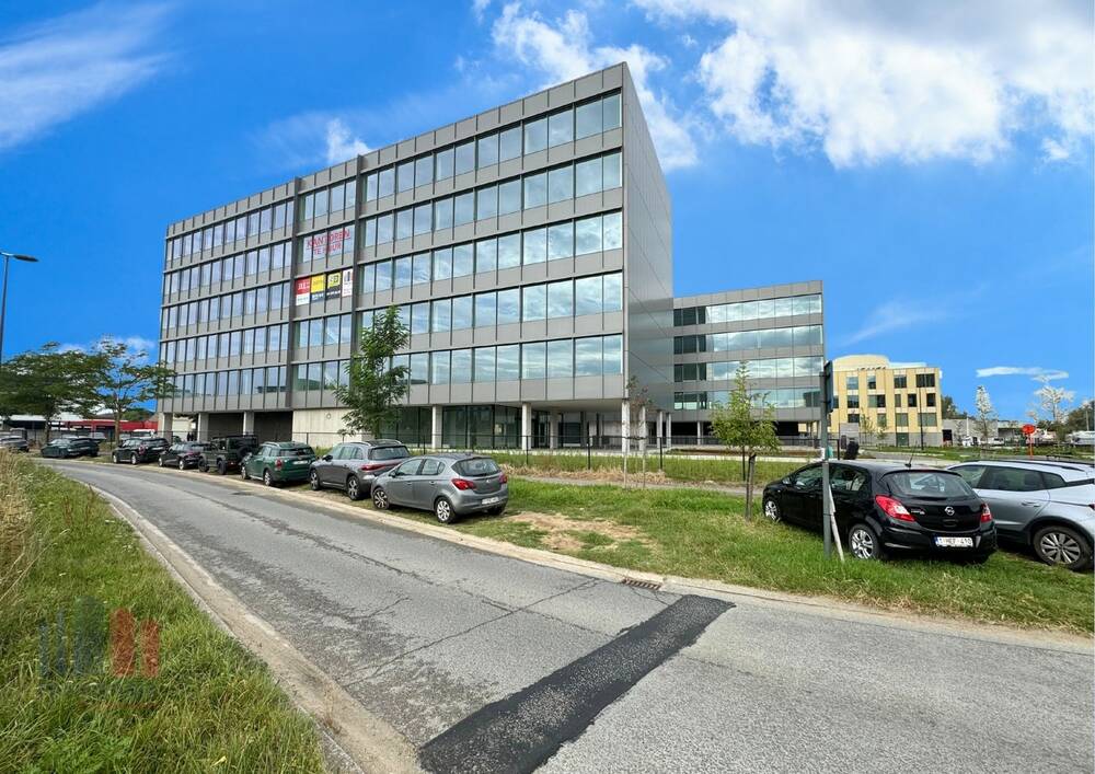 Handelszaak te huur in Sint-Denijs-Westrem 9051 50000.00€ slaapkamers 4000.00m² - Zoekertje 539553