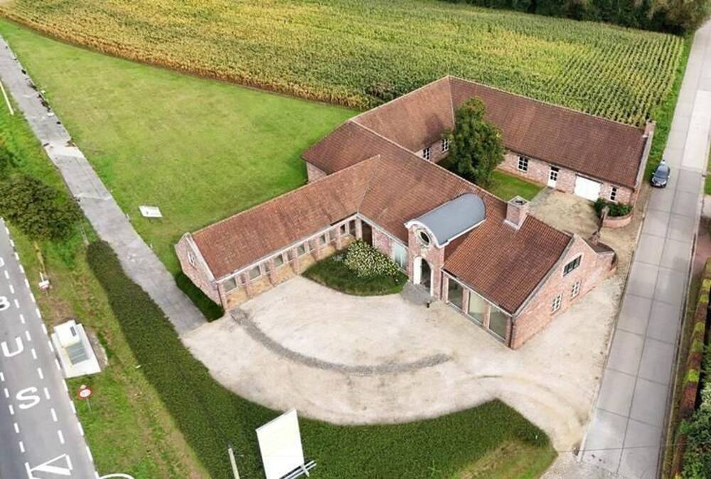 Handelszaak te  koop in Ouwegem 9750 995000.00€  slaapkamers 975.00m² - Zoekertje 540147