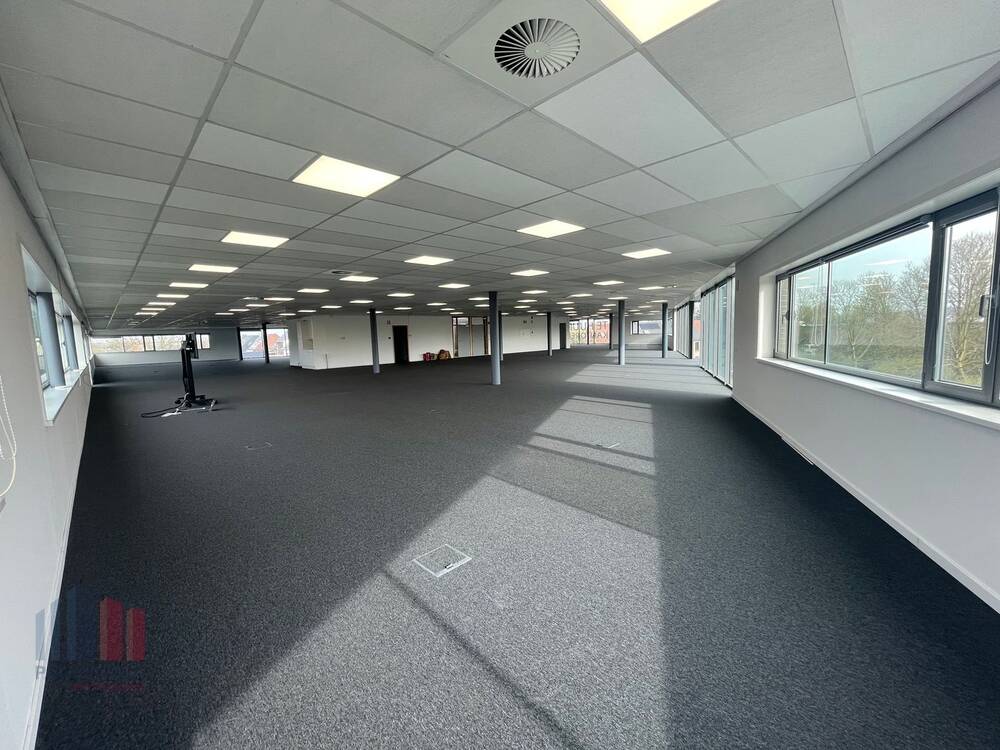 Handelszaak te  huur in Melle 9090 5700.00€  slaapkamers m² - Zoekertje 541134