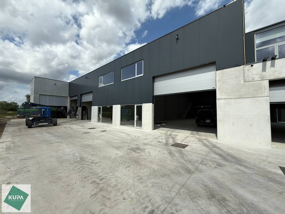 Handelszaak te  huur in Evergem 9940 1000.00€  slaapkamers 345.00m² - Zoekertje 543384