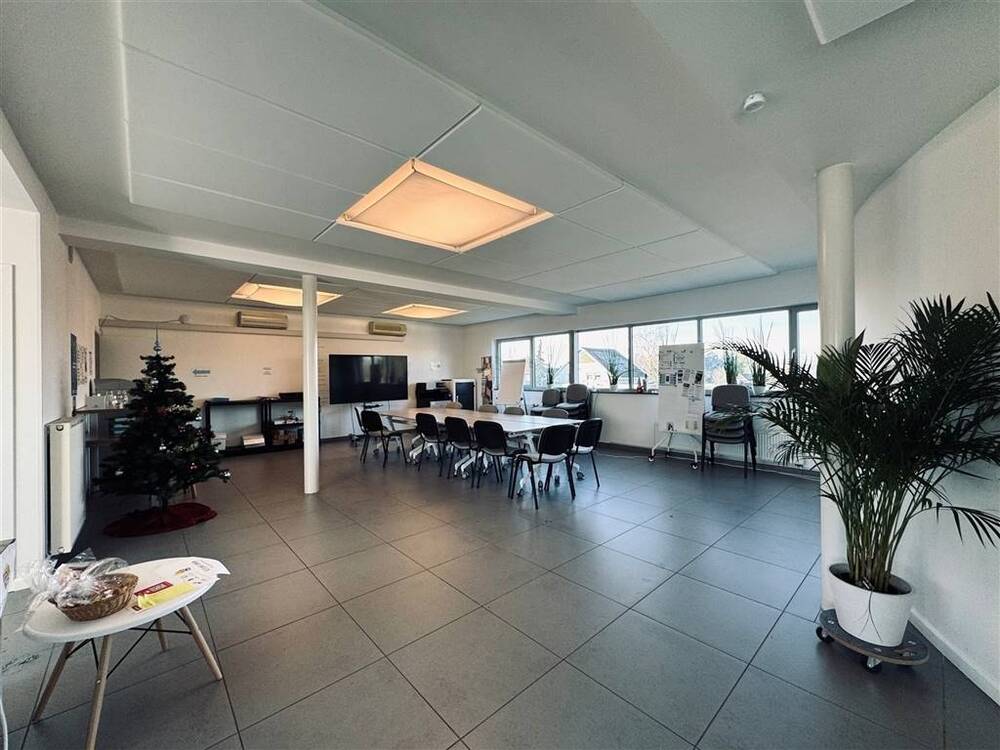 Handelszaak te  huur in Waasmunster 9250 1415.00€  slaapkamers 130.00m² - Zoekertje 546233