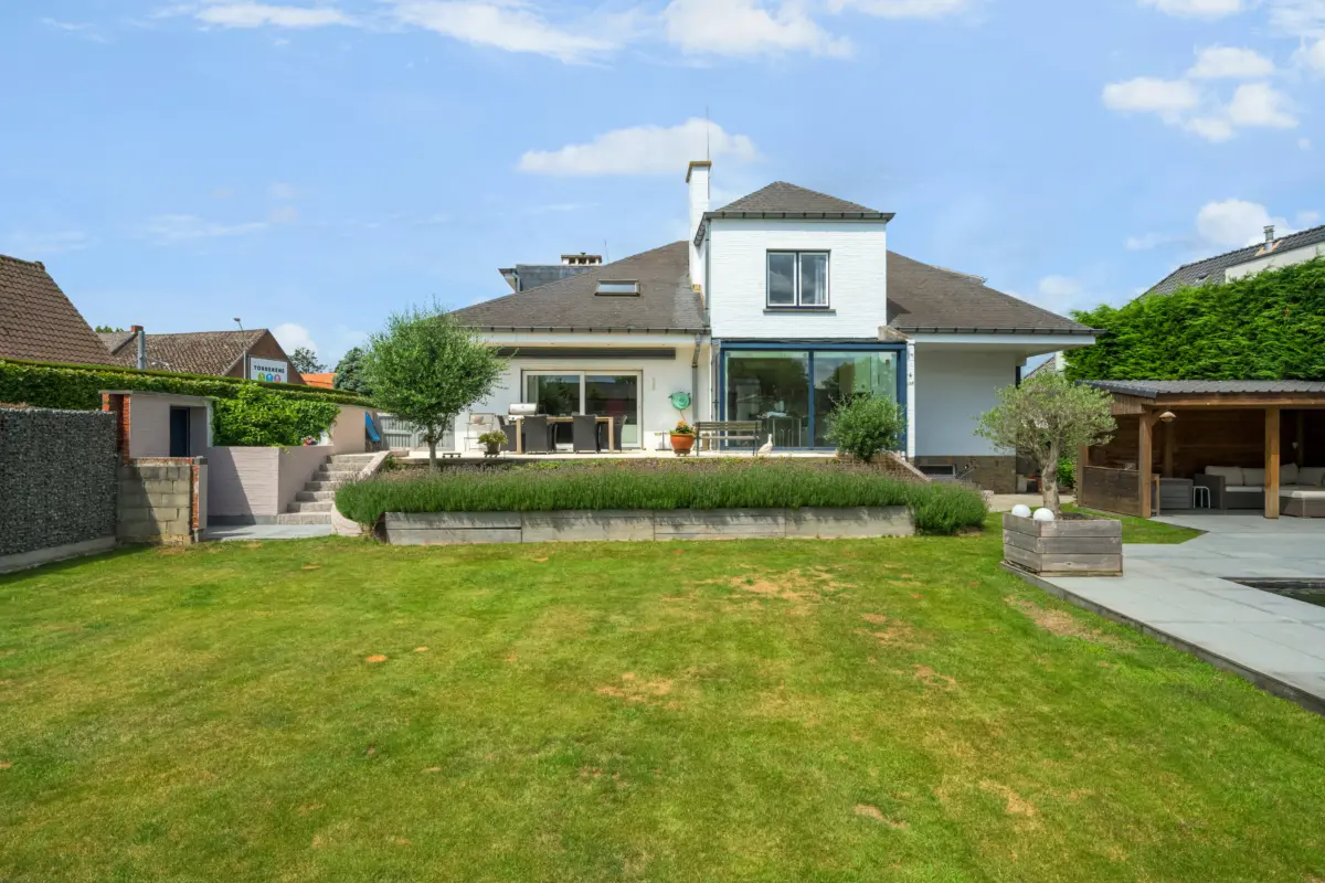 Handelszaak te  koop in Ninove 9400 679000.00€  slaapkamers 376.00m² - Zoekertje 546439