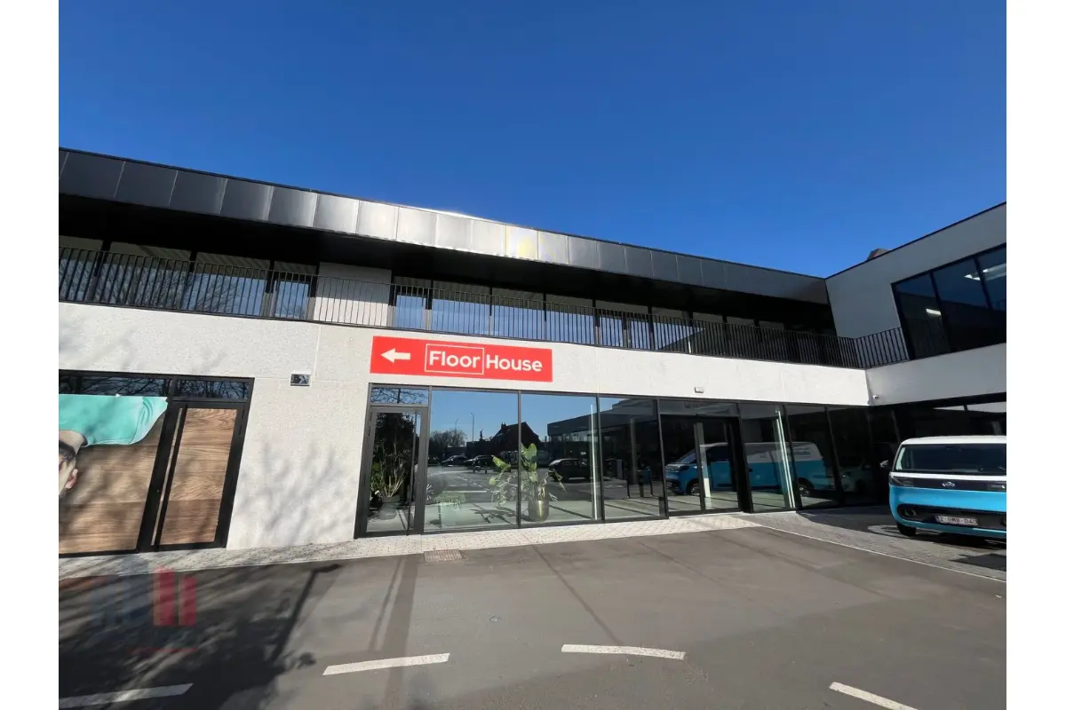 Handelszaak te  huur in Lochristi 9080 3950.00€  slaapkamers 351.00m² - Zoekertje 548461
