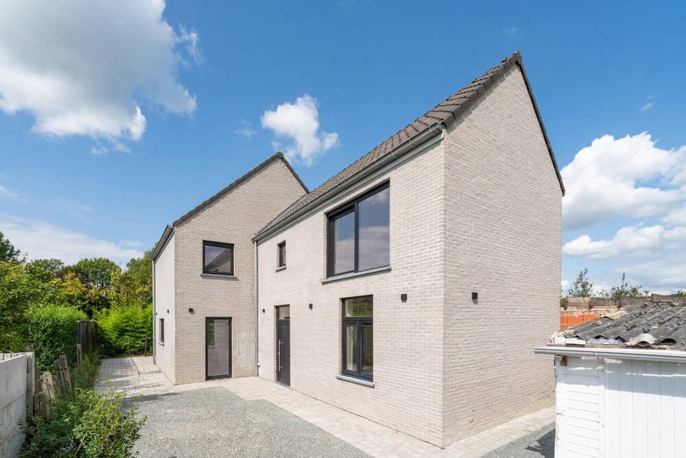 Huis te  huur in Smetlede 9340 1500.00€ 3 slaapkamers 180.00m² - Zoekertje 554691