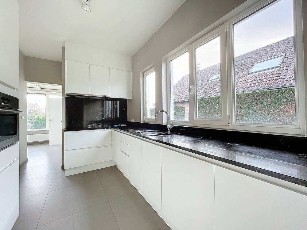 Villa te  huur in Sint-Niklaas 9100 1700.00€ 4 slaapkamers 250.00m² - Zoekertje 557328