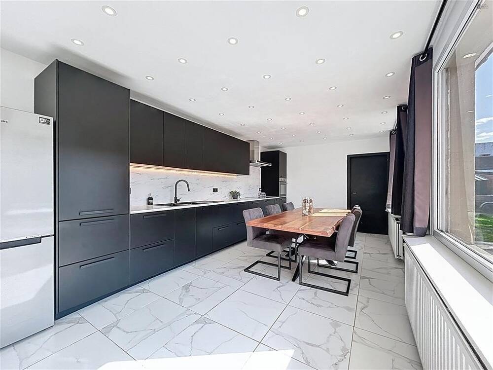 Huis te  koop in Kieldrecht 9130 389000.00€ 4 slaapkamers 230.00m² - Zoekertje 561411