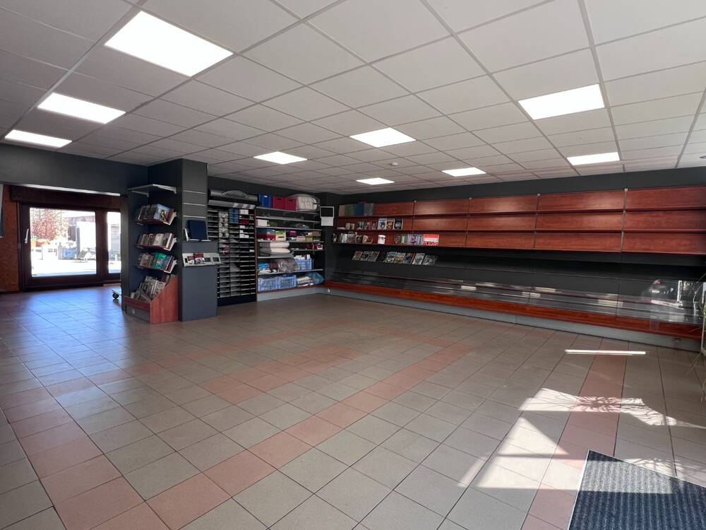 Handelszaak te  koop in Sleidinge 9940 439000.00€ 2 slaapkamers 323.00m² - Zoekertje 563947