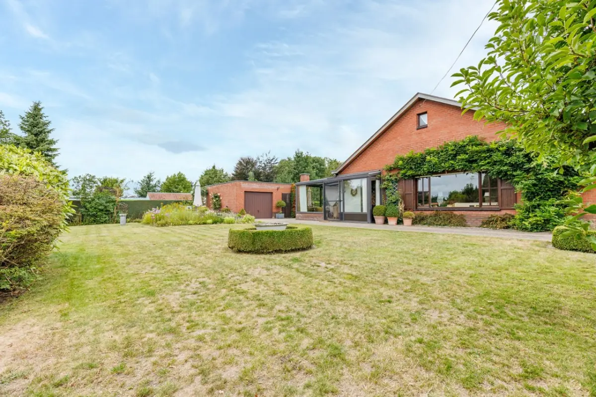 Huis te  koop in Knesselare 9910 299000.00€ 3 slaapkamers m² - Zoekertje 565159