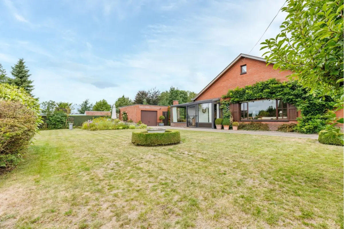 Huis te  koop in Knesselare 9910 299000.00€ 3 slaapkamers m² - Zoekertje 565159