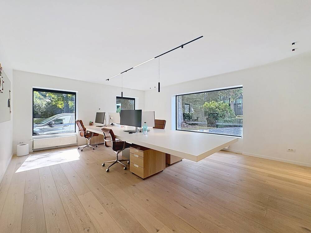 Handelszaak te  huur in Sint-Denijs-Westrem 9051 2100.00€  slaapkamers 108.00m² - Zoekertje 565537