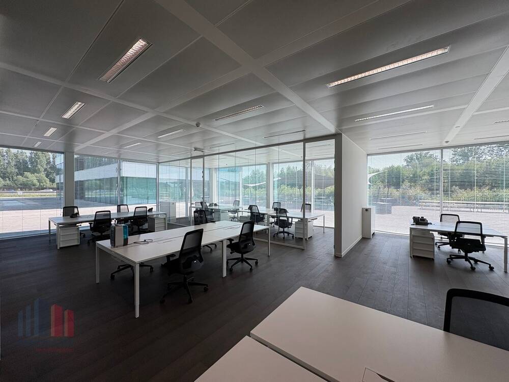 Handelszaak te  huur in Zwijnaarde 9052 33377.00€  slaapkamers 1292.00m² - Zoekertje 567131