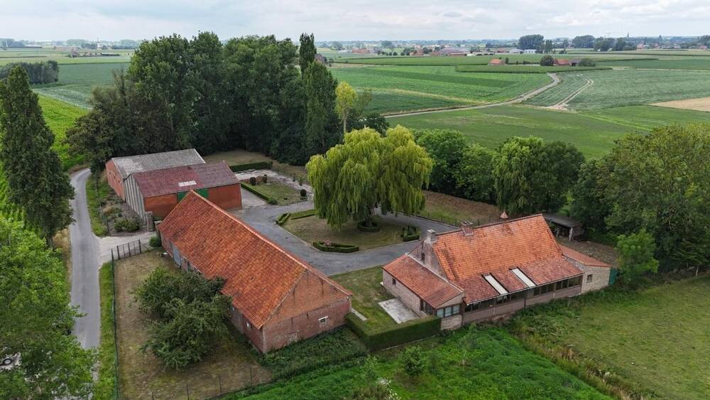 Handelszaak te  koop in Poeke 9880 0.00€  slaapkamers m² - Zoekertje 568948