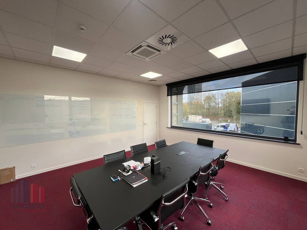 Handelszaak te  huur in Sint-Denijs-Westrem 9051 3229.00€  slaapkamers 250.00m² - Zoekertje 569339